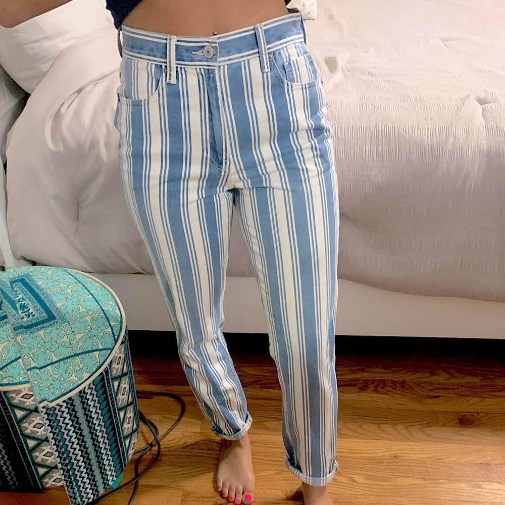 NWT American Eagle Mom Jeans